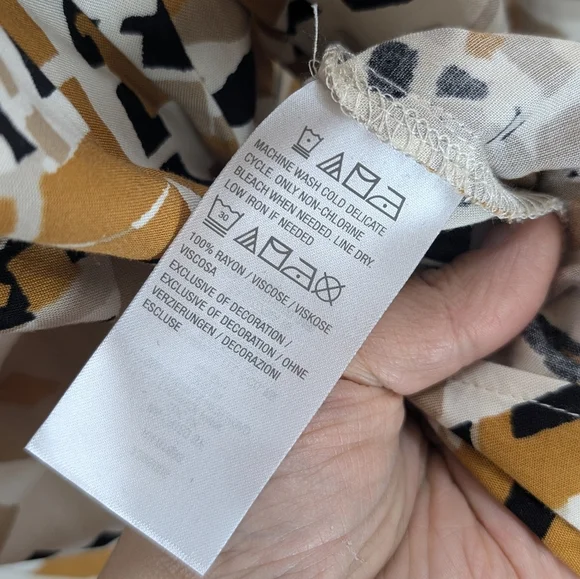 Dennis Basso Women's Size Small Abstract V-Neck Tunic in Black, Brown, and White - Picture 11 of 12